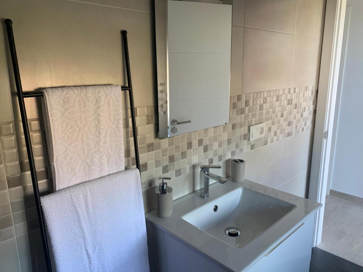A Casa Vermella Con Jardin A 10 Minutos De Santiago De Compostela Apartment Ortono Exterior foto
